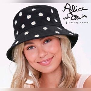 Alice & Olivia Daisy Print Reversible Bucket Hat NWT One Size